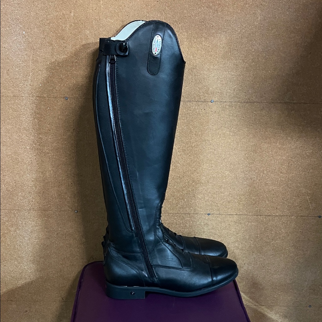Elegant Black Leather Riding Boots